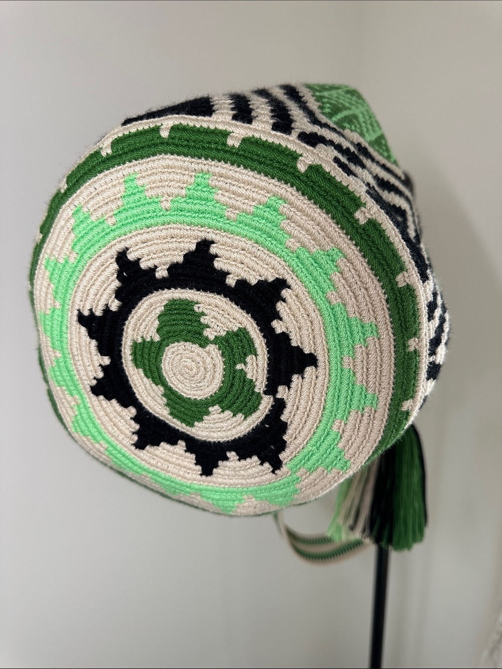 NEW Handmade Columbian Wayuu Mochila in Green Tan & Black,  Drawstring & Tassels - Picture 6 of 8